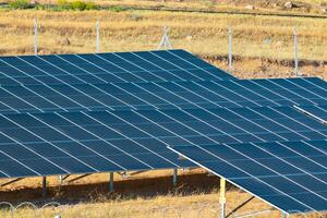 photovoltaïque ou pv panneaux de solaire Puissance plante. renouvelable énergie Contexte photo