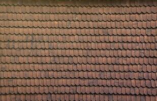 gris en bois toit carrelage Contexte texture. une proche en haut de vieux gris toit couvert avec en bois carrelage photo