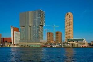 Rotterdam grattes ciels horizon vue plus de de nouveau maas rivière. Rotterdam photo