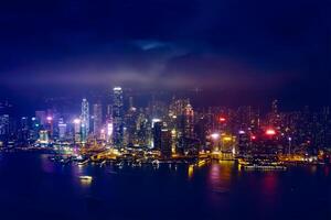 aérien vue de illuminé Hong kong ligne d'horizon. Hong Kong, Chine photo