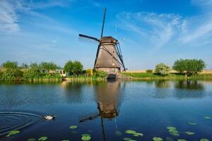 Moulins à vent à Kinderdijk dans Hollande. Pays-Bas photo