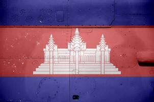 Cambodge drapeau représenté sur côté partie de militaire blindé hélicoptère fermer. armée les forces avion conceptuel Contexte photo