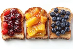 ai généré toasts avec des fruits confiture sur cuisine table professionnel La publicité nourriture la photographie photo