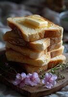 ai généré tranches de pain avec beurre et thym sur en bois planche photo