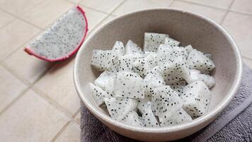 buah naga ou dragon fruit pour en bonne santé personnes, sucré fruit photo