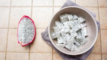 buah naga ou dragon fruit pour en bonne santé personnes, sucré fruit photo