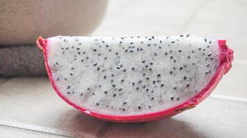 buah naga ou dragon fruit pour en bonne santé personnes, sucré fruit photo