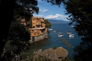 des rues, baies et yachts sur le charmant côte de Portofino dans nord Italie sur une été journée photo