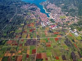 vue de stari grad plaine hvar île dans Croatie. le stari grad plaine est un incroyable unesco monde patrimoine placer, où le agriculture techniques pratiquement je n'ai pas modifié puisque le 4e siècle avant JC. photo