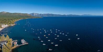 magnifique aérien vue de le Tahoe Lac de au dessus dans Californie, Etats-Unis. photo