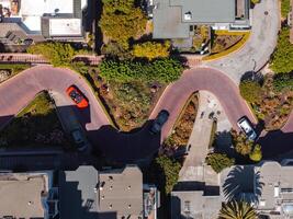 panoramique vue de aérien Lombard rue, un est Ouest rue dans san François, Californie. photo