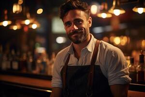 ai généré souriant Beau barbu gars barman dans un tablier permanent dans une pub et à la recherche à caméra photo