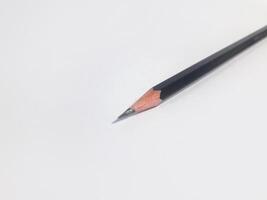 une crayon cette a été aiguisé et prêt à être utilisé pour l'écriture photo