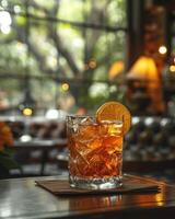 ai généré aperol boisson sur le table dans ancien restaurant photo