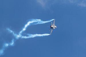 radom, Pologne, 2023 - hellénique air Obliger verrouiller F 16 combat faucon combattant jet avion en volant. aviation et militaire avion. photo