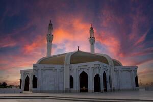 hassan en tout mosquée à nuit dans Djeddah. islamique architecture. saoudien Saoudite photo