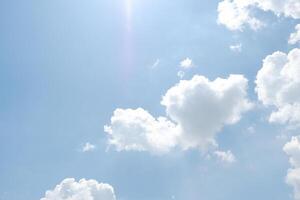 bleu ciel avec nuage. Naturel Contexte avec copie espace. photo