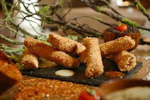 assiette de frit nourriture sur table photo