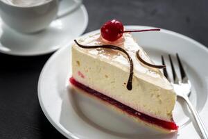 framboise cheesecake avec sucré Cerise photo