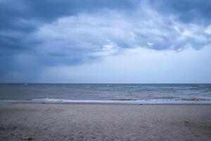 été soir à littoral. photo