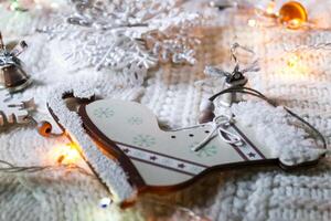 le des lunettes de Champagne et Noël décoration. photo