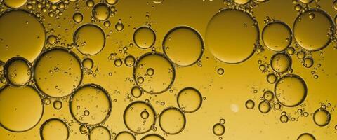 d'or hyaluron pétrole bulles collagène sérum ou Jaune pétrole bulles laissez tomber texture Contexte photo