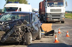 escrime route accident site par police cônes sur une Autoroute photo