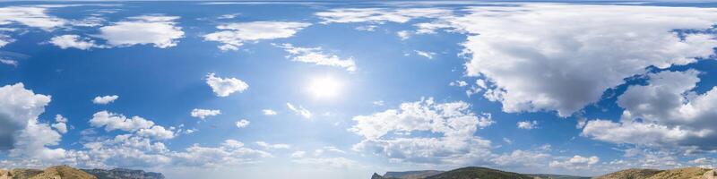 ciel partie de panorama avec des nuages, sans pour autant sol, pour facile utilisation dans 3d graphique et panorama pour matériaux composites dans aérien et sol sphérique panoramas comme une ciel dôme. photo