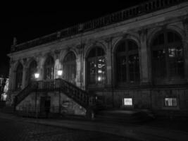 le ville de Dresde à nuit photo