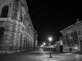 le ville de Dresde à nuit photo