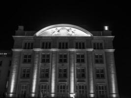 le ville de Dresde à nuit photo