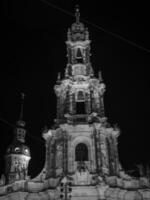 le ville de Dresde à nuit photo