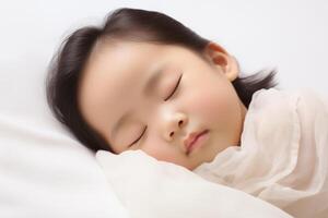 ai généré studio portrait de mignonne fatigué en train de dormir enfant sur blanc et Couleur Contexte photo