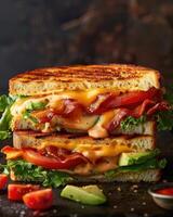 ai généré une savoureux grillé fromage sandwich avec bacon, laitue, tomate et Avocat photo