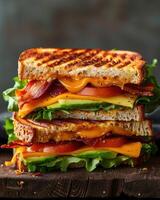 ai généré une savoureux grillé fromage sandwich avec bacon, laitue, tomate et Avocat photo