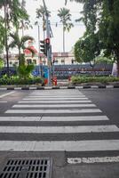 une Passage piéton pour piéton à traverser. surabaya, Indonésie - 6 marché 2024 photo