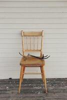 vieux ancien en bois chaise photo