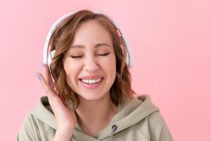 content les dents sourire femme Ecoutez la musique écouteurs photo