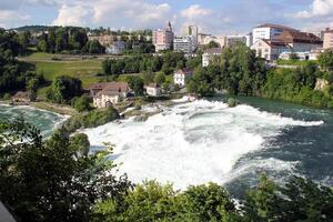 Chutes du Rhin à Schaffhouse, Suisse photo