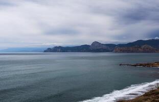 paysage marin du haut par temps nuageux photo