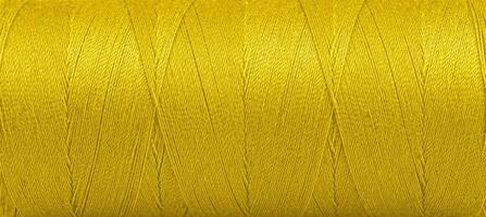 texture de fils dans une bobine de Jaune Couleur sur une blanc Contexte photo