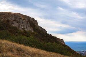 paysage marin avec rocheux falaises photo