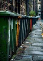 ai généré rangée de coloré wheelie bacs sur rue photo