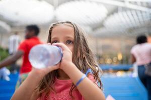 enfant boisson l'eau de Plastique bouteille Extérieur photo