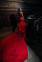 femme ancien rouge robe vieux Château magnifique Princesse dans séduisant robe photo
