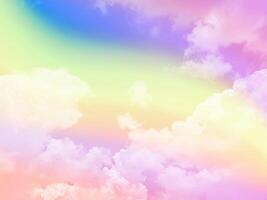 beauté sucré pastel violet et Jaune coloré avec duveteux des nuages sur ciel. multi Couleur arc en ciel image. abstrait fantaisie croissance lumière photo