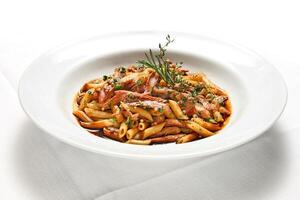 Penne avec filet filets et Oriental sauce photo