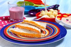 carotte pâte sandwich pour nutritif repas pour des gamins photo