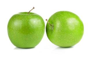 pomme verte sur fond blanc