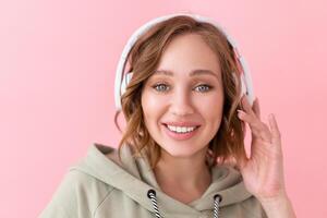 content les dents sourire femme Ecoutez la musique écouteurs photo